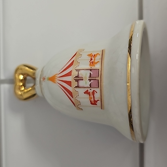 Disneyland Vintage Salt and Pepper Set - Picture 2 of 5